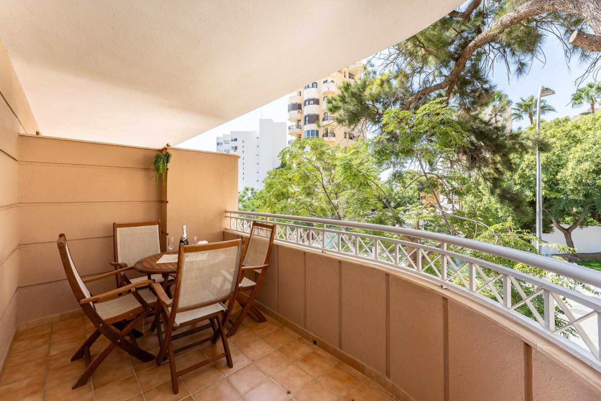 Malagasuite Costa Sol Oasis Torremolinos Exterior photo