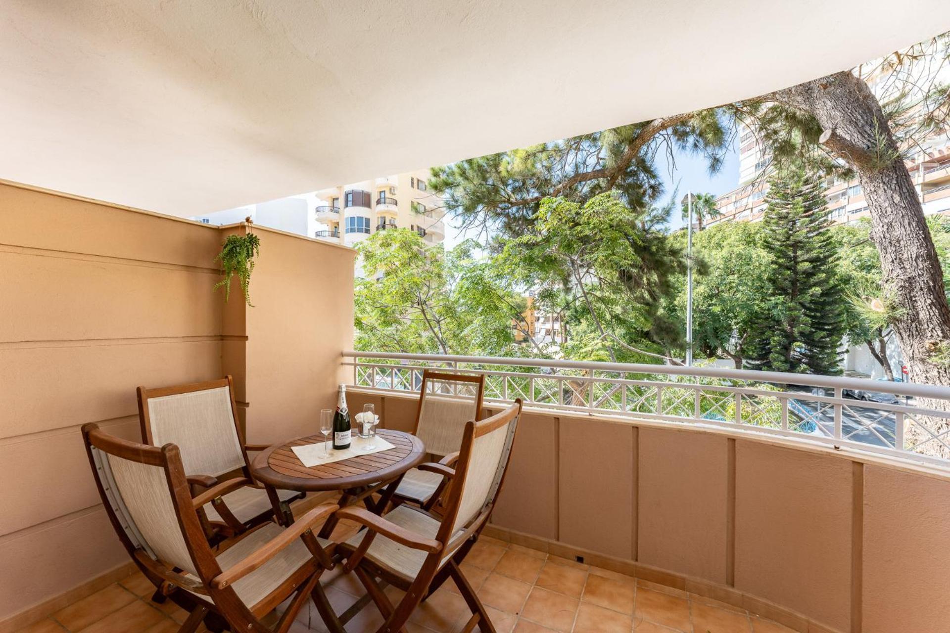 Malagasuite Costa Sol Oasis Torremolinos Exterior photo