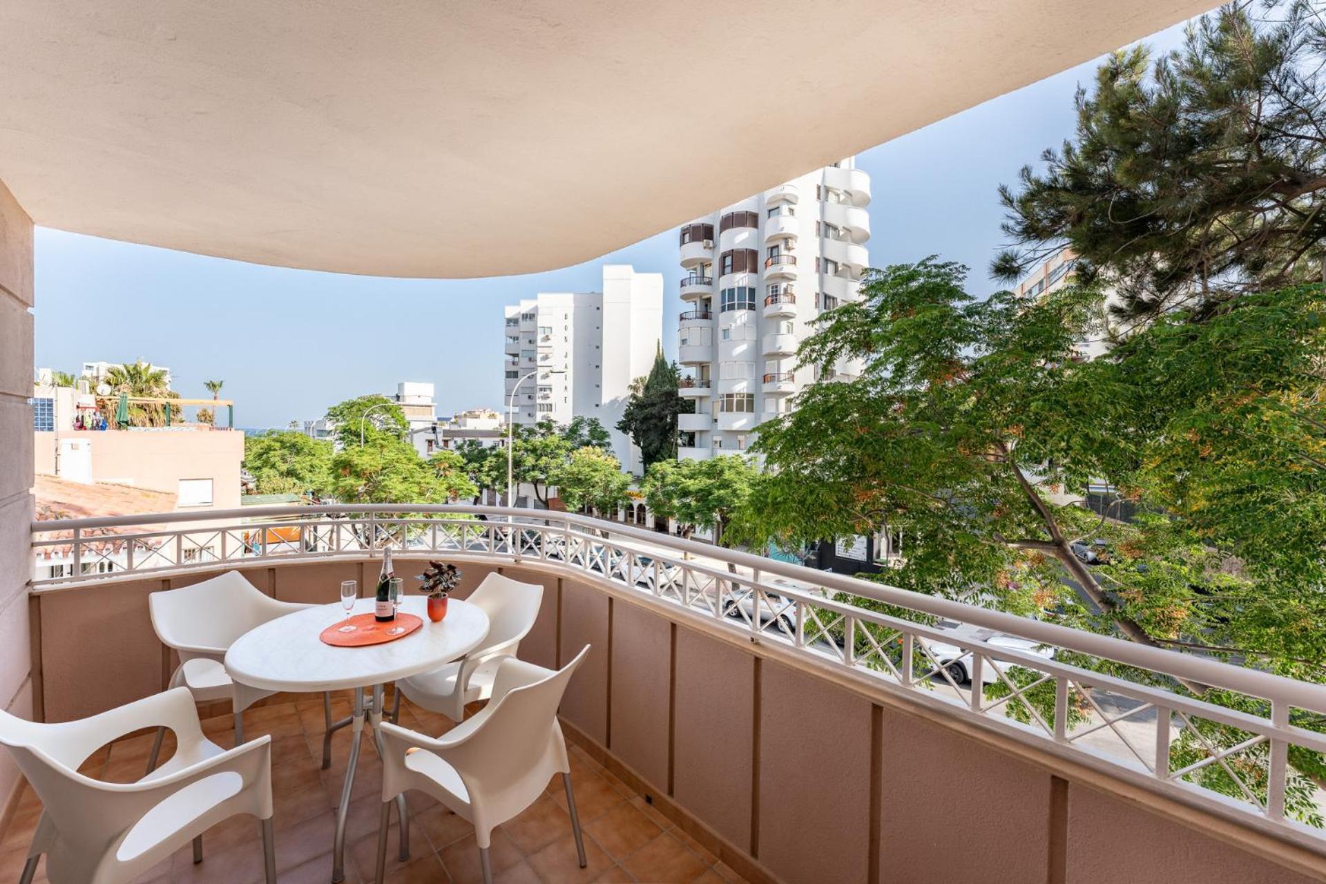 Malagasuite Costa Sol Oasis Torremolinos Exterior photo