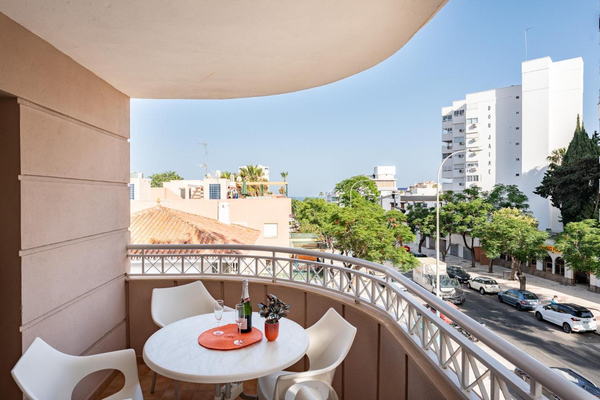 Malagasuite Costa Sol Oasis Torremolinos Exterior photo